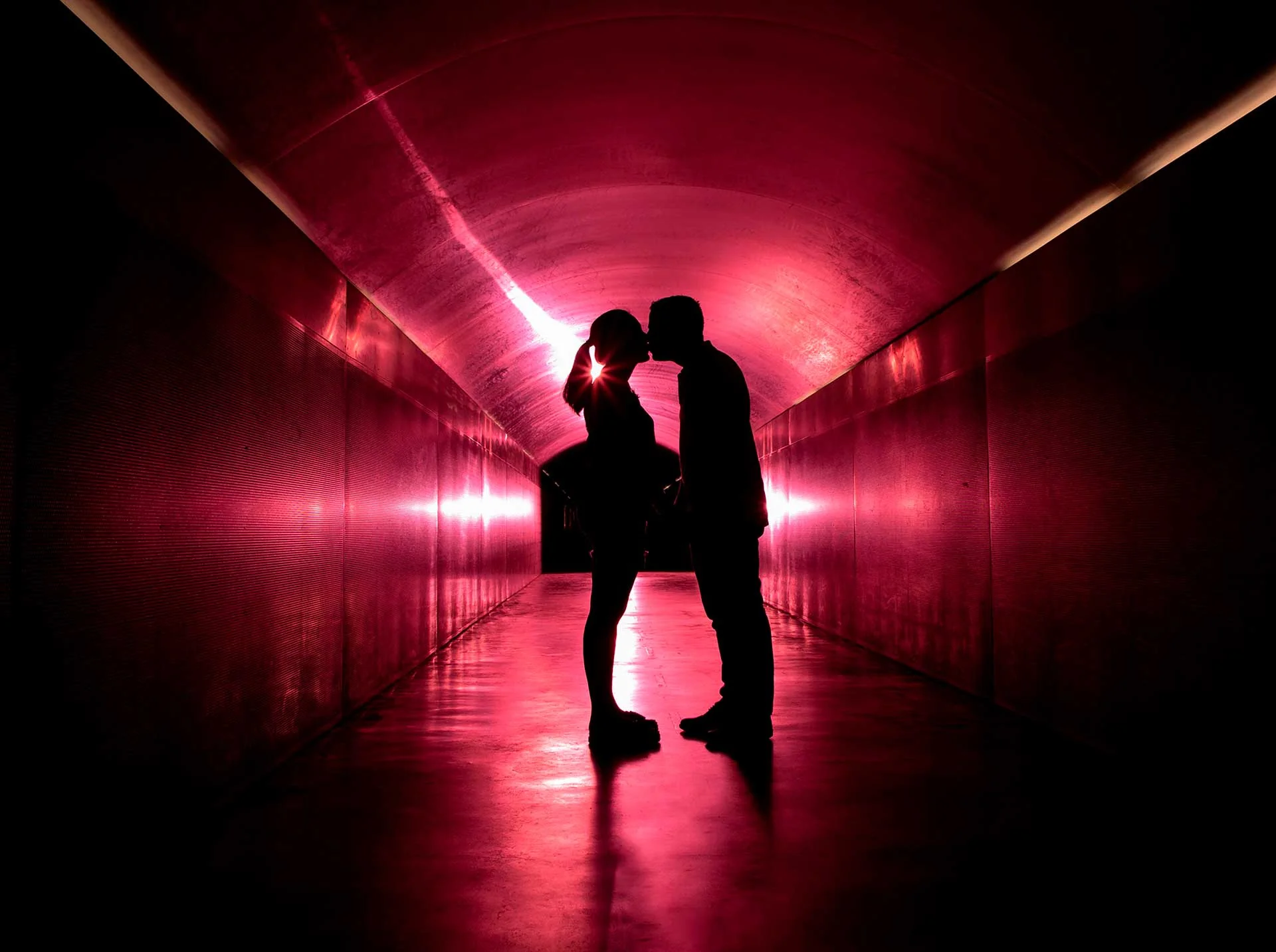 Golden hour romance captured in Tampa with the couple’s intimate embrace.